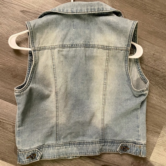 NWOT Woman’s Sleeveless Denim Vest - Picture 5 of 5
